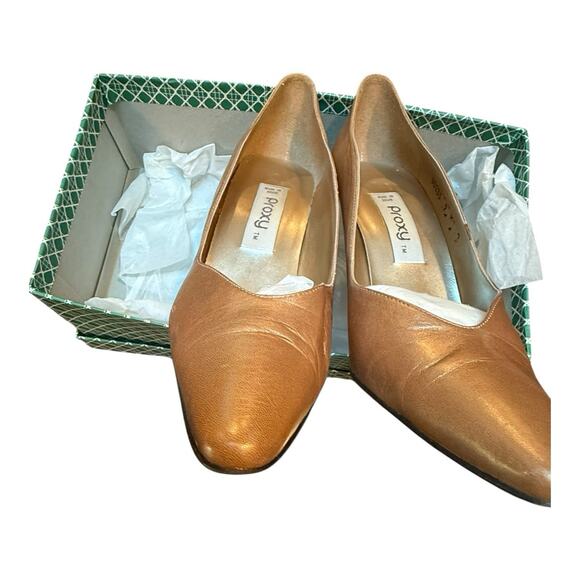 Vintage Proxy Made In Spain Leather Classic Scalloped Side Heels Lt Tan Sz 9B - Picture 10 of 11